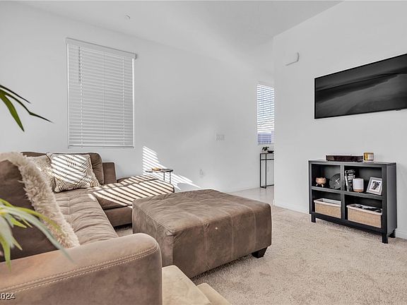 5th image of 85 Golden Aria Ave