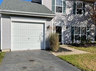 49 Arrowhead Dr, Burlington, NJ 08016