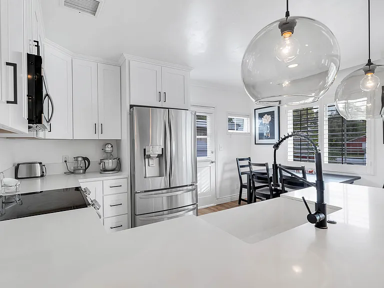 5183 Canoga Ave — Photo 2