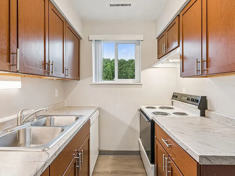 Lantern Square Apartments Spacious 1, 2 & 3 Bedrooms — Photo 39