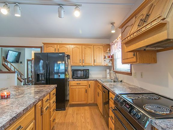 2nd image of 28205 Merritt Dr