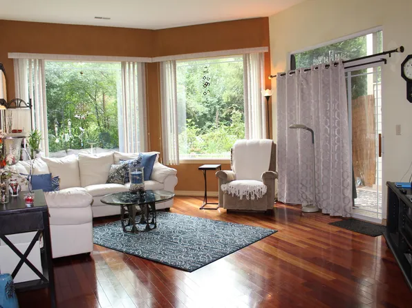 7045 S Riverwood Blvd, Franklin, WI 53132