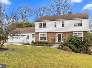 176 Sunset View Dr, Glen Mills, PA 19342
