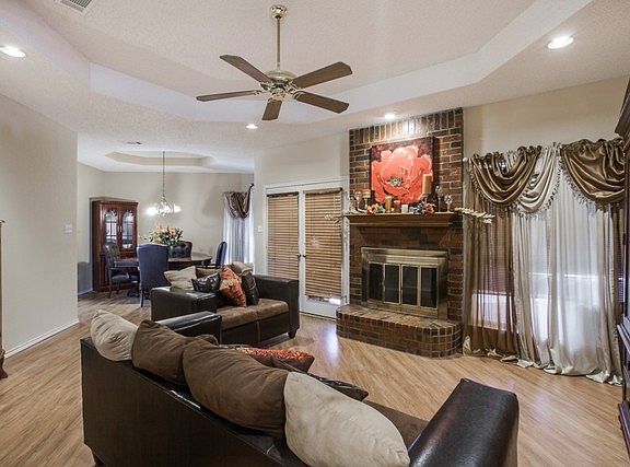 3rd image of 830 Robin Meadow Dr