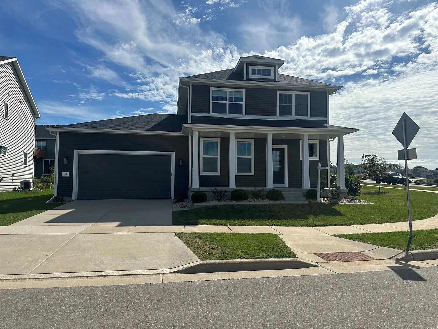 4 bed, 2492 sqft, $3,850 — Photo 1