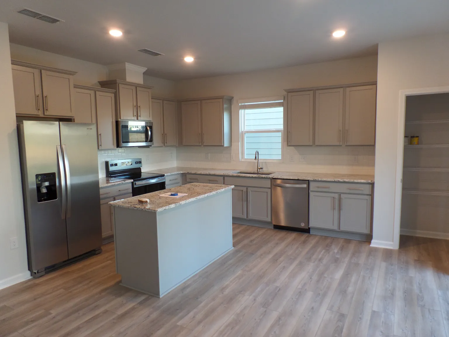 4 bed, 1968 sqft, $2,200 — Photo 4