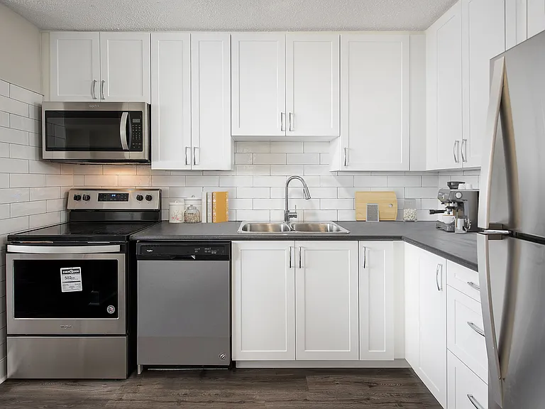 389 Yonge St — Photo 12