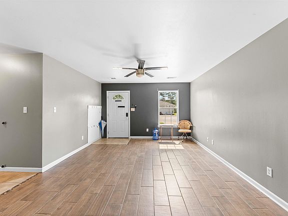 3rd image of 205 Glen Oaks Dr