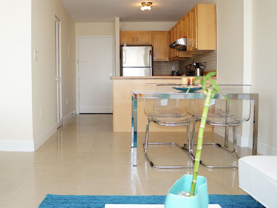1st image of 710 Washington Ave APT 521