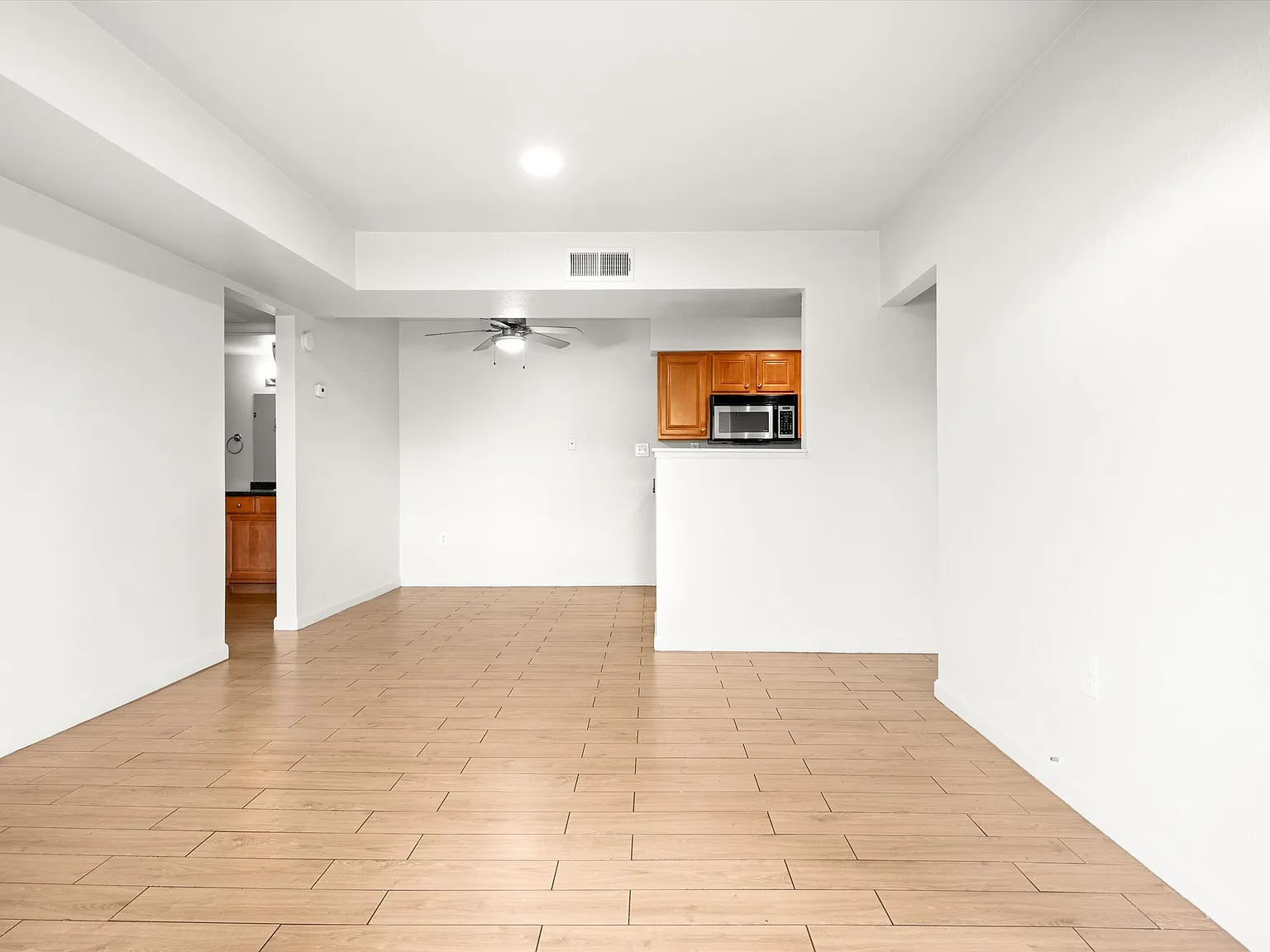 5877 N Granite Reef Rd — Photo 2
