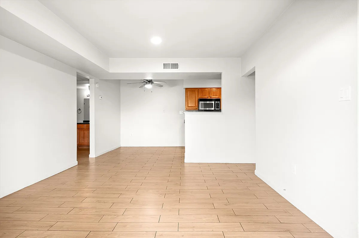 Building Photo - 5877 N Granite Reef Rd #1154