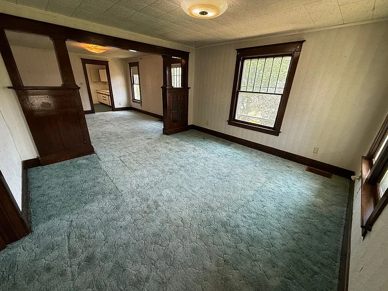 825 N Broadway Ave. — Photo 8