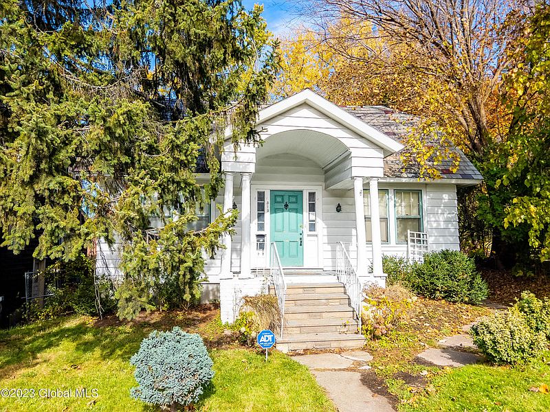 3rd image of 313 Hoosick Street