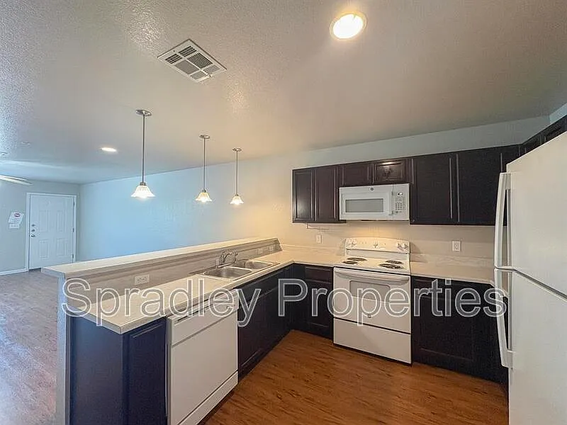Midtown Apartments — Photo 4