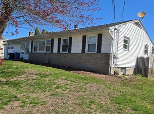 43 Meadowcrest Dr, Cumberland, RI 02864