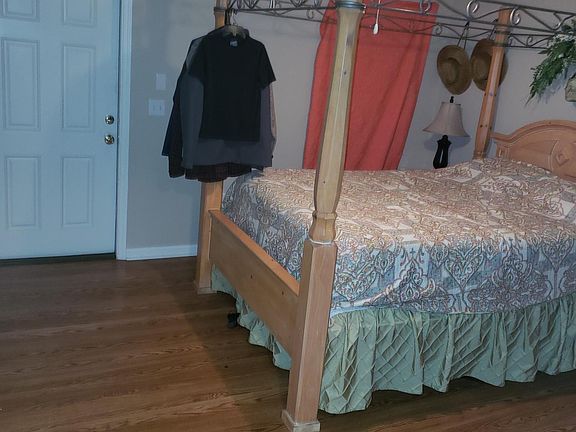 5th image of 27 Guinevere Ln #B