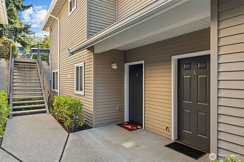 3rd image of 5952 Fauntleroy Way SW