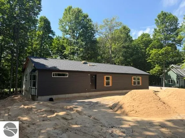 3067 White Tail Dr, Bellaire, MI 49615