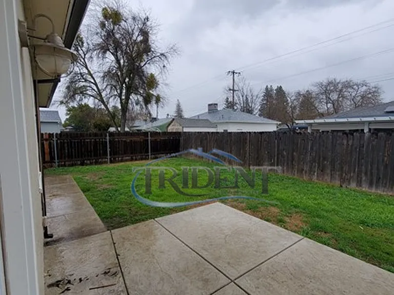 2127 Sicard St — Photo 17