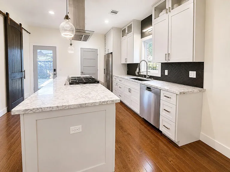 2302 Ruth St — Photo 4