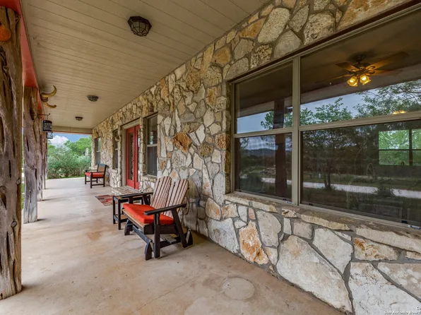 105 Feather Hill Rd, Comfort, TX 78013