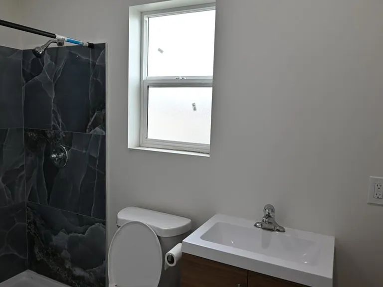 10701 1/2 Doty Ave — Photo 21