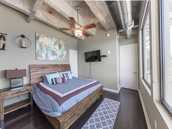 4th image of 2933 Baltimore Ave #1104