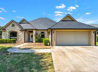 817 Hummingbird Dr, Cache, OK 73527