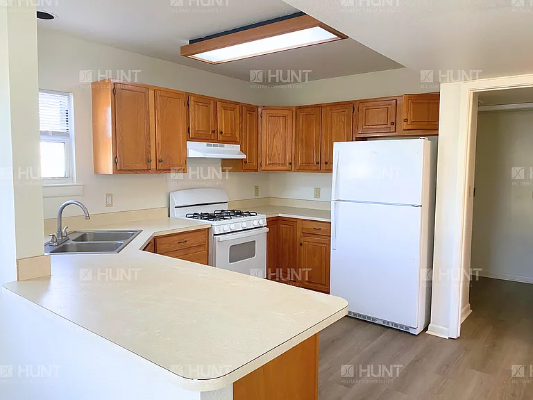 402 Langley Dr — Photo 4