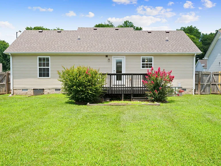 574 Oakmont Dr — Photo 25