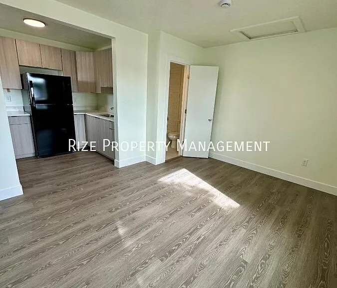 420 20th St #3 — Photo 3