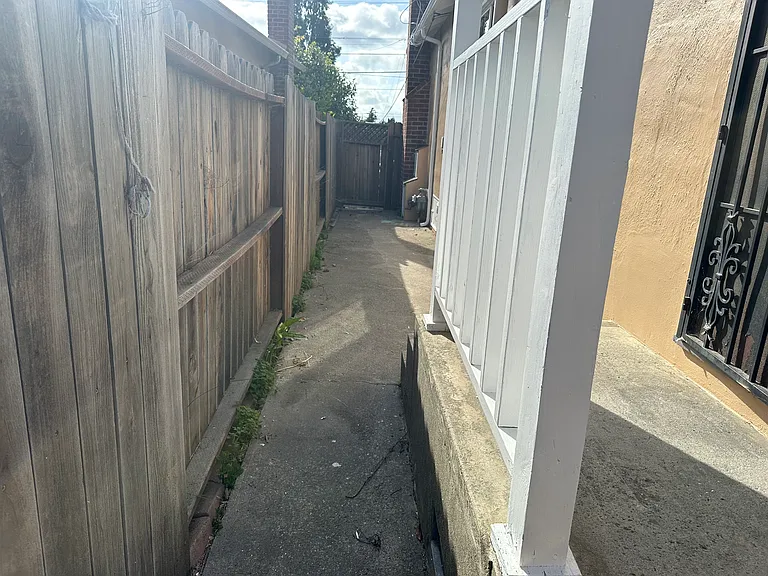 1630 53rd Ave — Photo 11