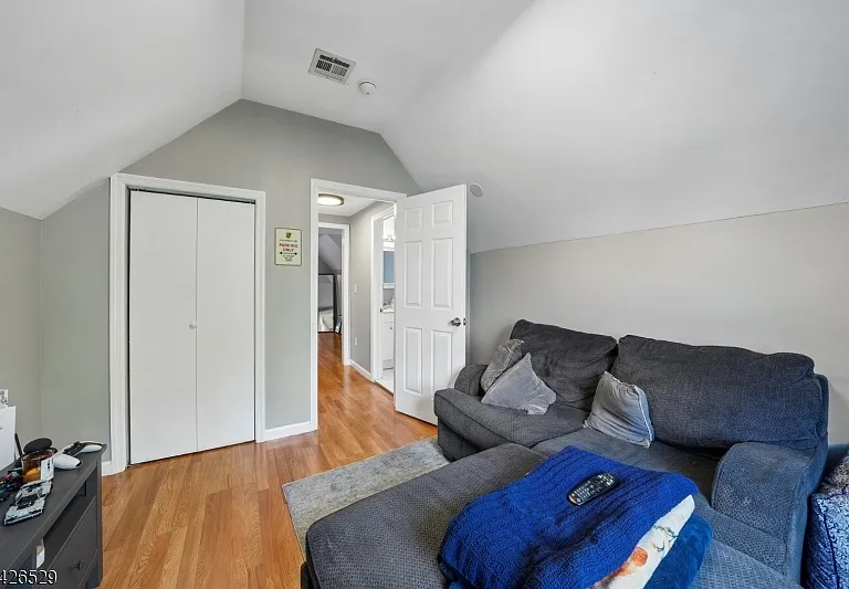 133 Franklin Ave — Photo 2