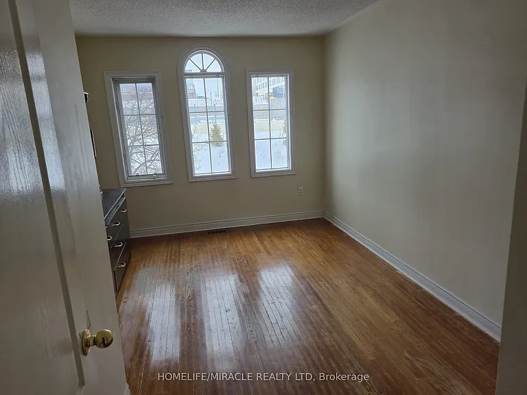 124 Lindenshire Ave #UPPER — Photo 12