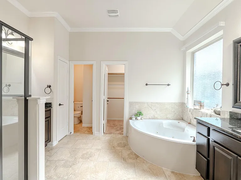 14 Arrowfeather Pl — Photo 22
