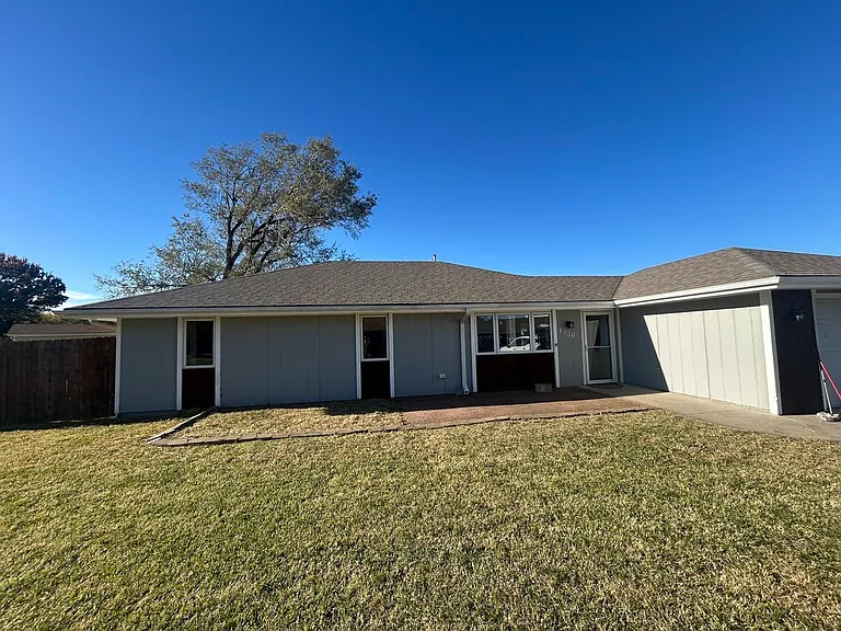 1320 Parkside Dr — Photo 29