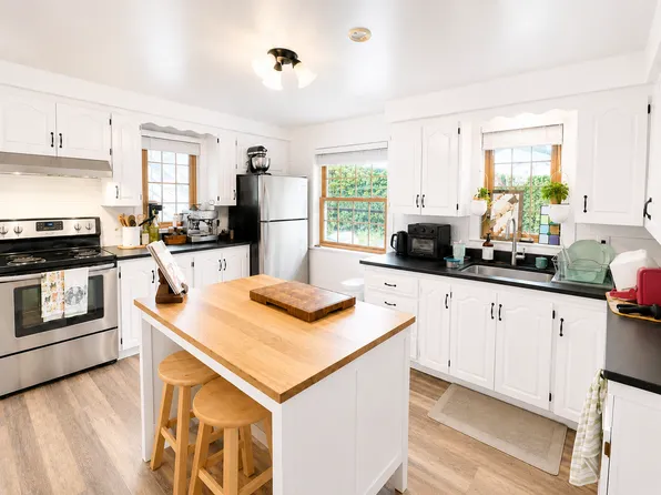 25 Dennison St #1, Newport, RI 02840