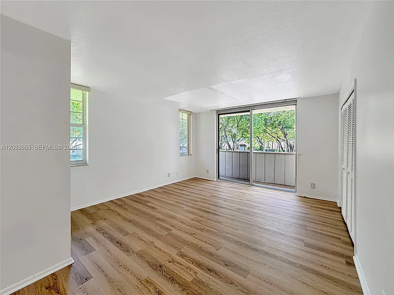 3641 Oaks Clubhouse Dr #201 — Photo 13