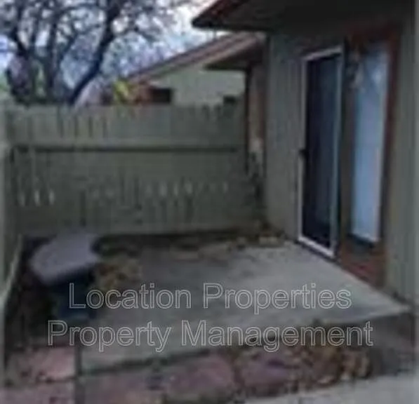 2807 Ridge Ct #B — Photo 2