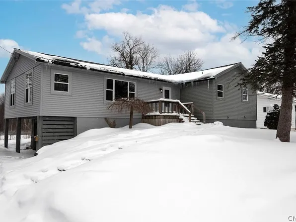 12 Berra Ln, Whitesboro, NY 13492