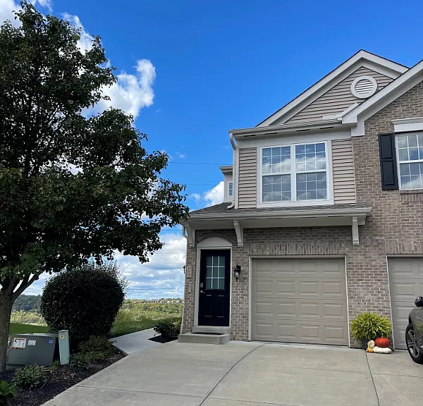 301 Skyview Ct — Photo 1