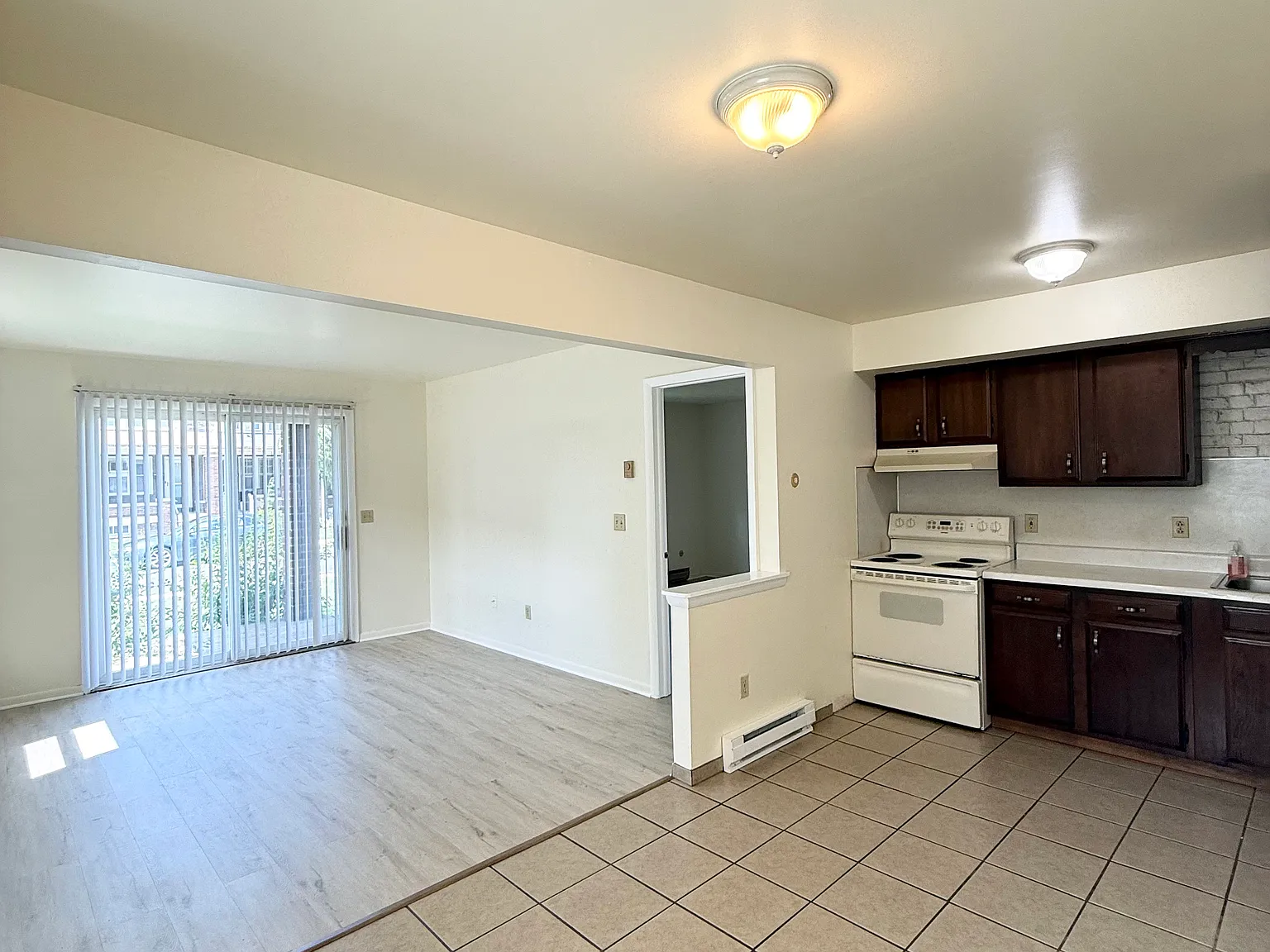 1 bed, 900 sqft, $1,345 — Photo 4