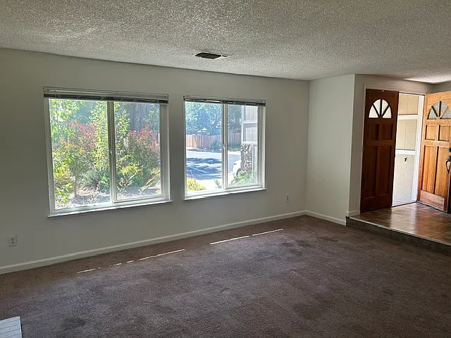 4 bed, 1834 sqft, $2,400 — Photo 4