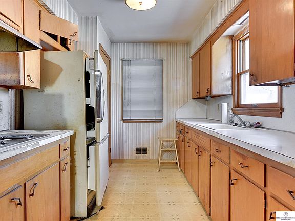 5th image of 2317 S 49th Ave