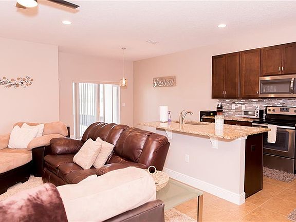 5th image of 2601 Albion Ave