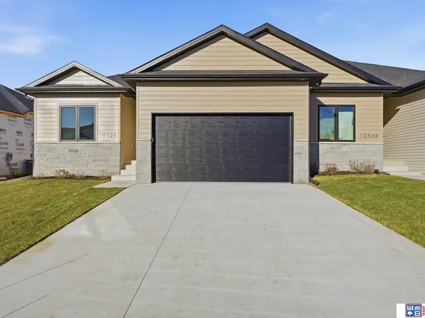 10528 Majestic Ln, Lincoln, NE 68527