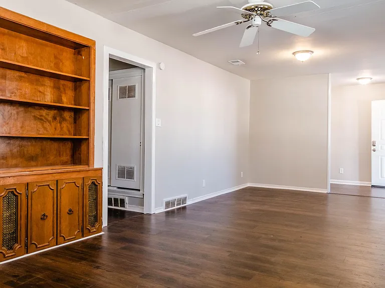1510 Juanita Dr — Photo 3