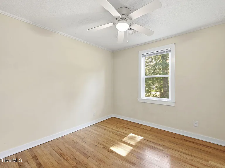 1101 Meadows St — Photo 18