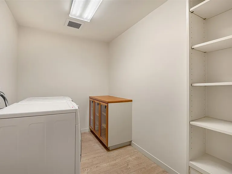 747 Northampton Dr — Photo 23