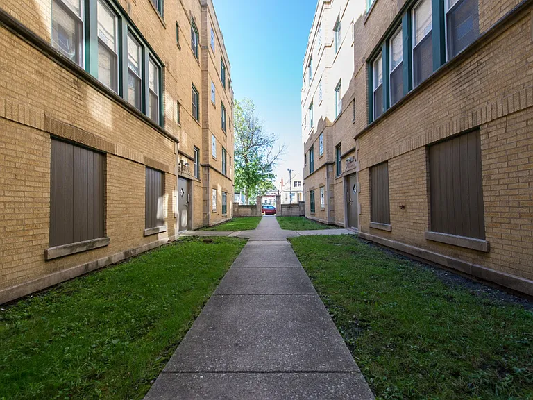 1931 S Homan — Photo 17